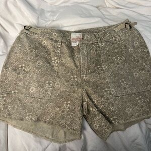 Da-nang Beige Floral Cargo Shorts with Adjustable Tabs 100% cotton NWOT